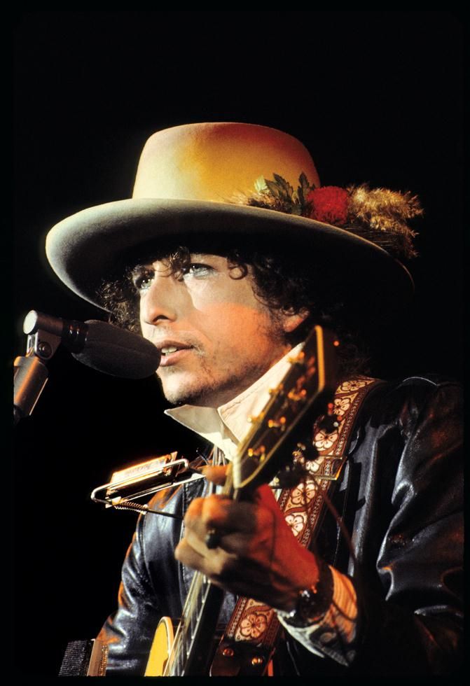 Боб Дилан в шляпке